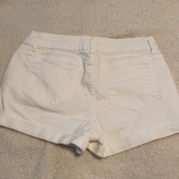 Candies shorts - Picture 2 of 3